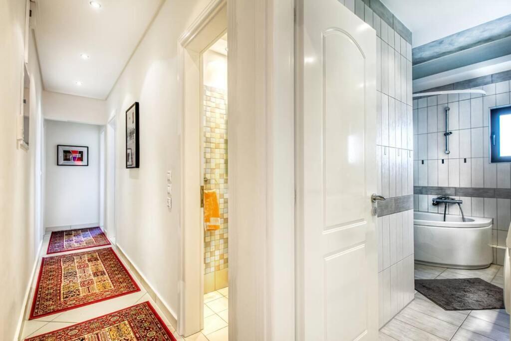 Spacious Apartment In Glyfada Close To The Sea Athens Exterior photo